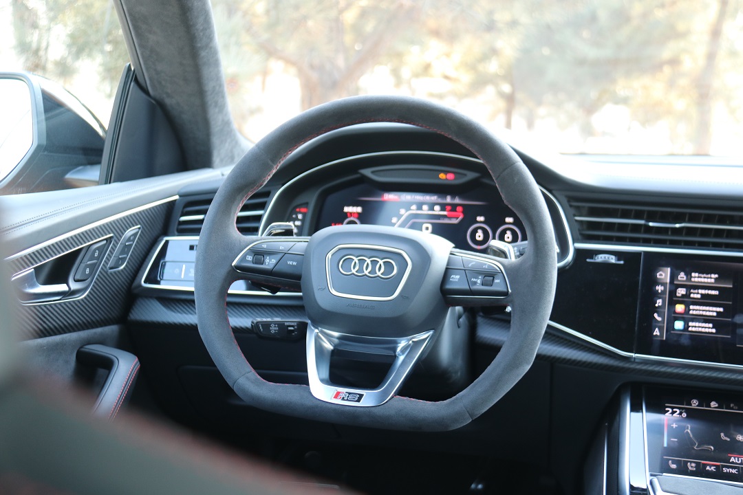 实测奥迪RS Q8 性能车的车机有何不同？