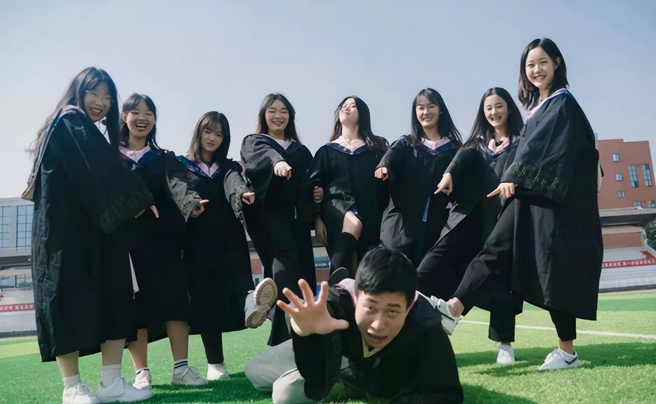 不同大学“课程表”大对比，大专生一周3节课，对比下侮辱性极强