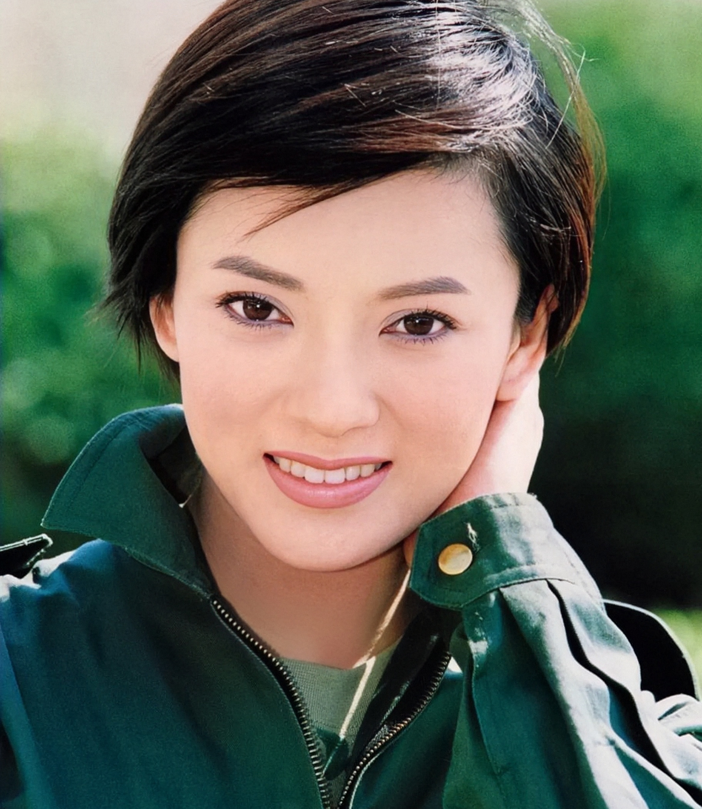 年轻时的彭丹很出生在红色家庭,14岁留美学习,长大后还获得了多项世界