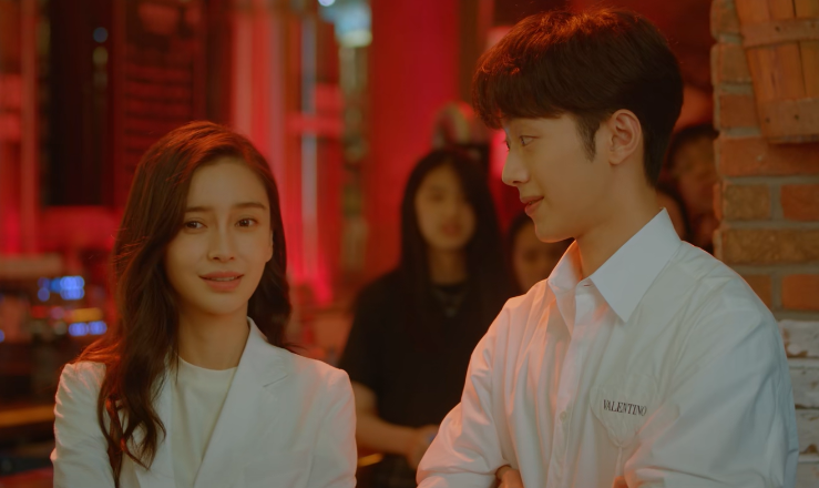 播8集，冲到榜单第一，baby令观众成功入坑，言情剧有天花板了？