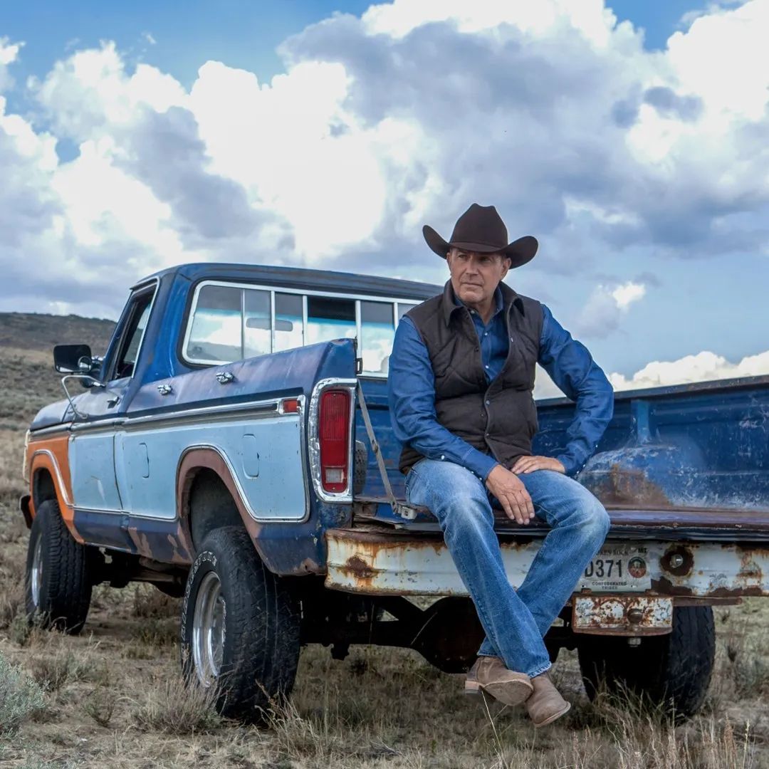 豆瓣连续五季高分西部美剧,《黄石》中的服装出自什么品牌?