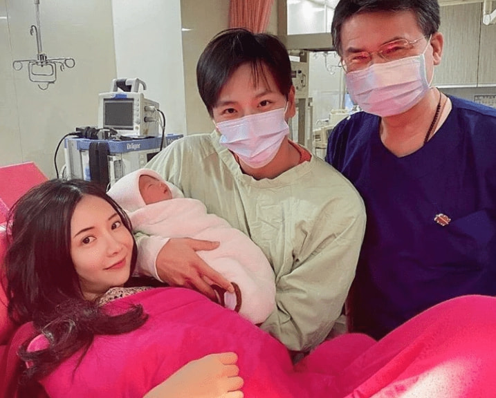 棒棒堂成员杨奇煜晒全家福，官宣二胎得子，王子贺军翔众星送祝福