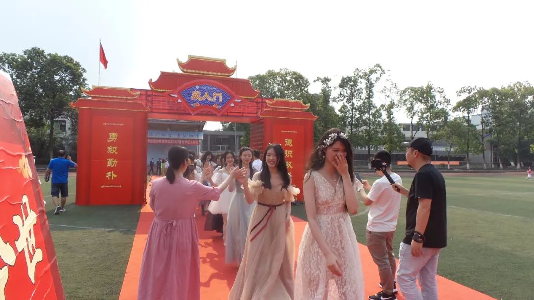 意义非凡！18岁与20岁的青春对话，成都盐外新阶段，学子的新起航