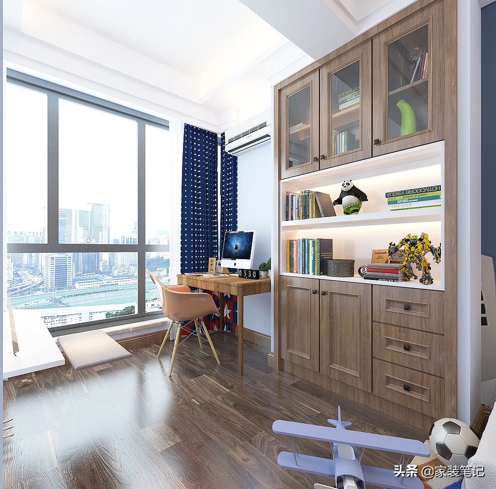 她家的中式风装修，在小区里面堪称经典，色彩、硬装搭配很有品味