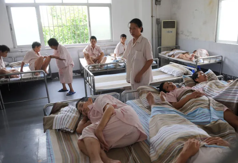 广东女孩邹宜均：因30万被母亲强送精神病院，后来剃度出家做慈善