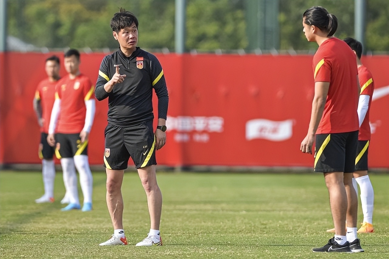 国足新帅李铁最新消息（李铁被查无碍国足启动新周期备战，足协筹办国字号球队战略部署会，李霄鹏参加）