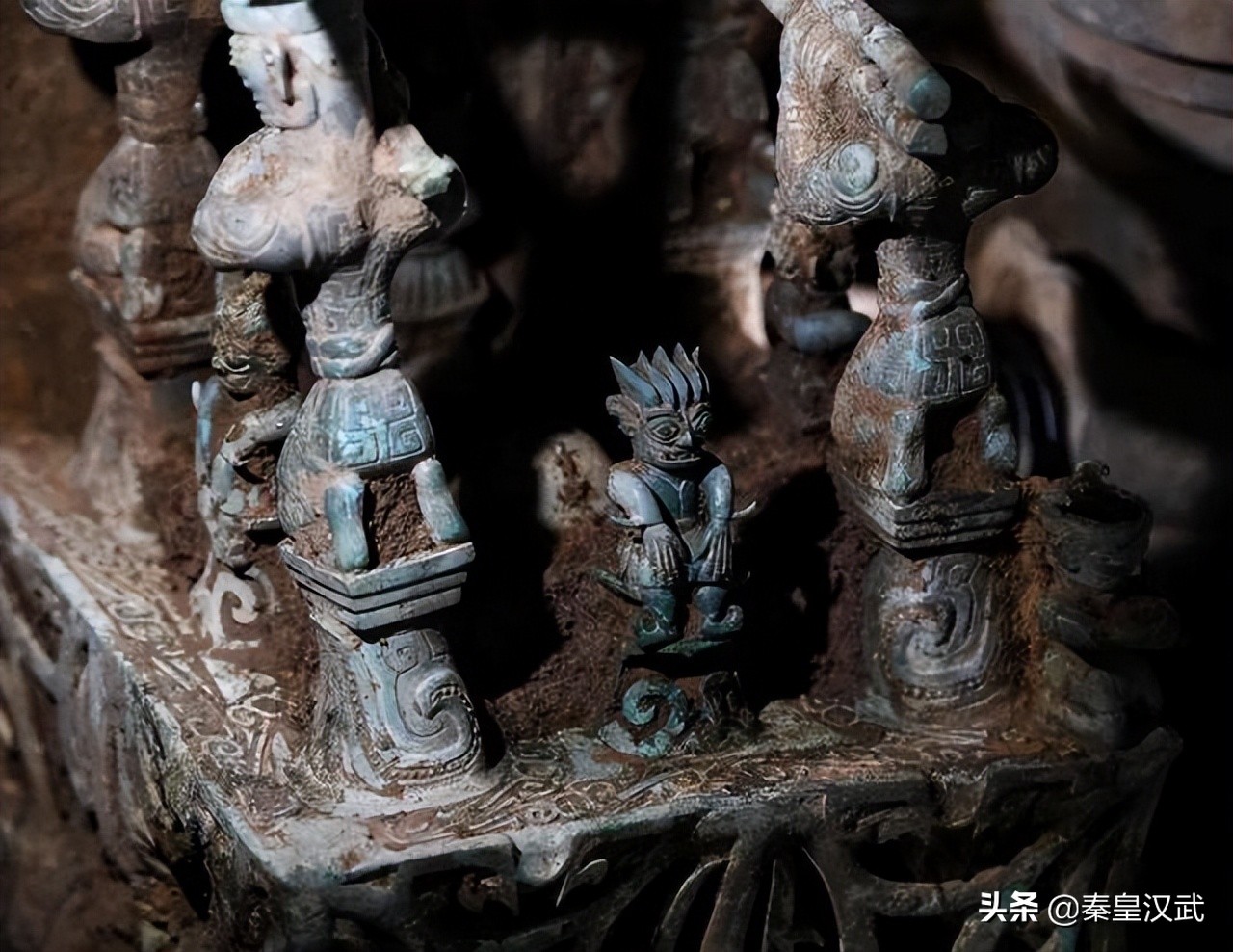 到底什么來頭（三星堆人到底什么來頭，為何商朝一亡就埋掉所有國寶？考古新解讀）