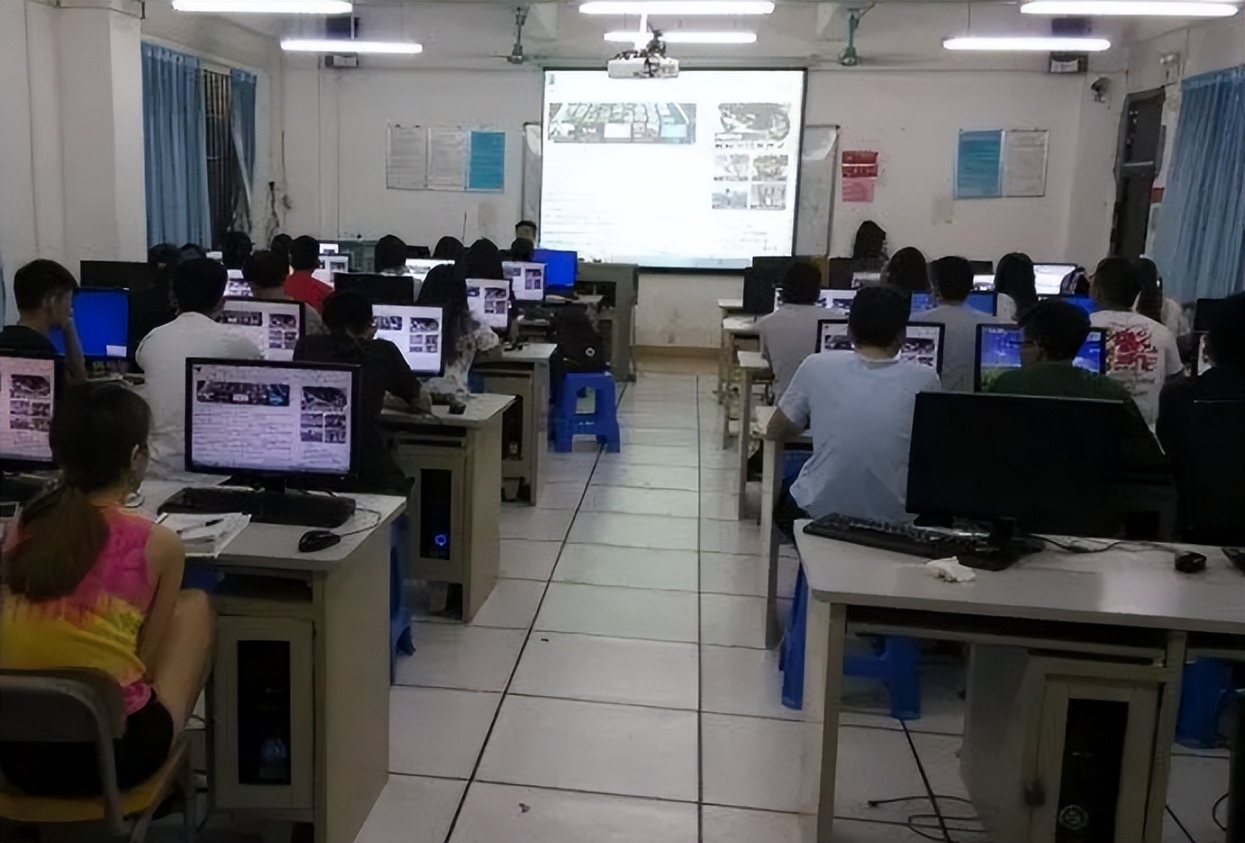 毕业生各专业月收入排名，“码农”还是好饭碗，你专业是否上榜？