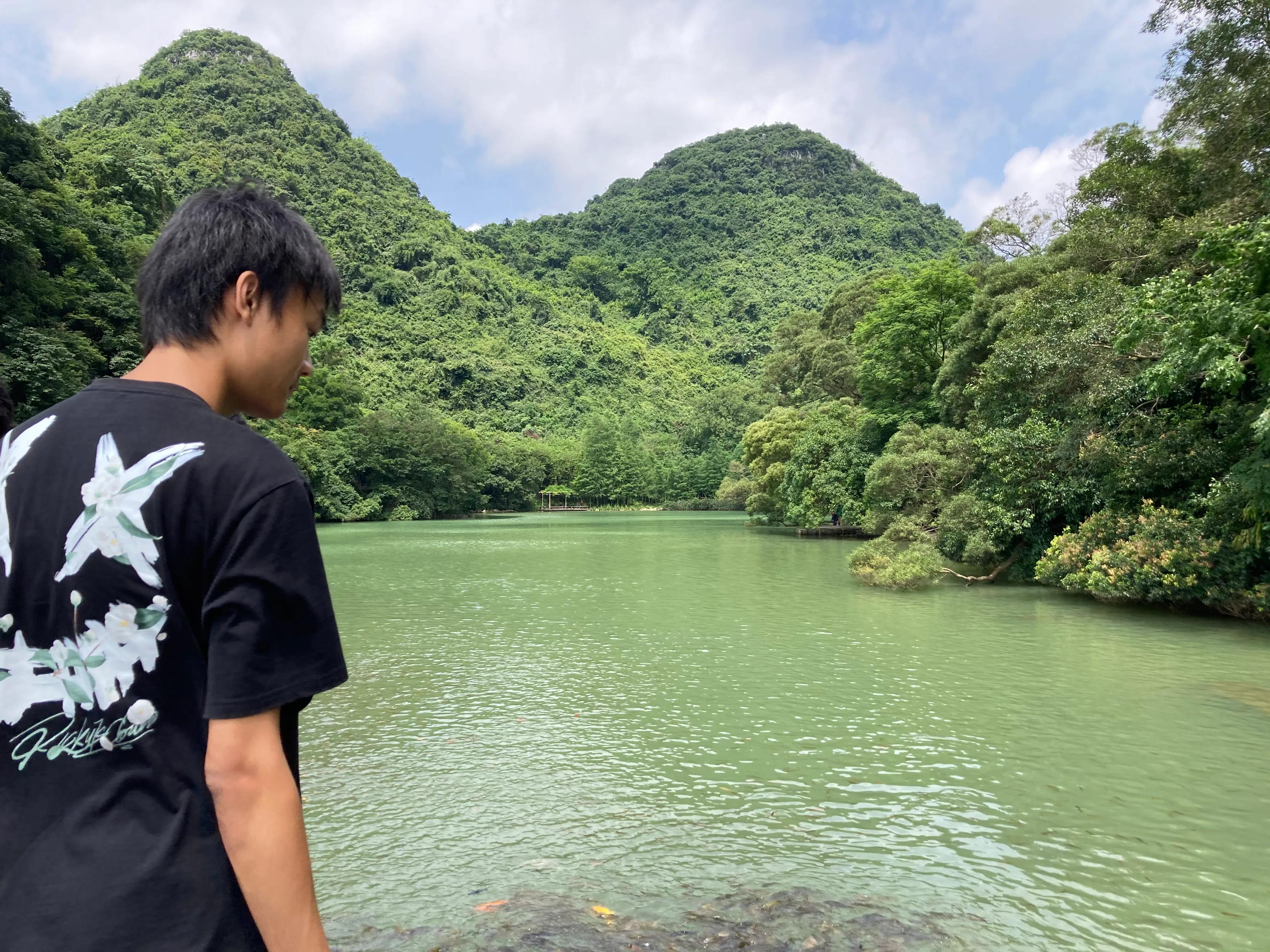 带外地游客游大龙潭风景区