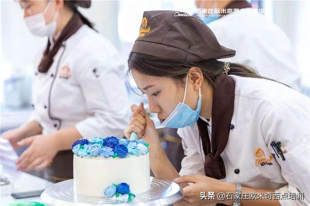为低学历女生打开一扇门，西点烘焙再合适不过了