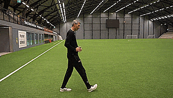 足球怎么踢得远且快（这三个错误使你跑得更慢）