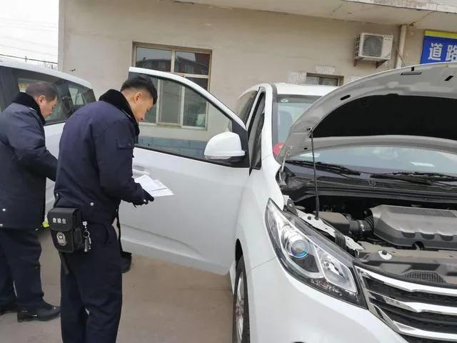 新车上牌，4S店收费1500元，车管所只需150元！自己上牌很难吗？