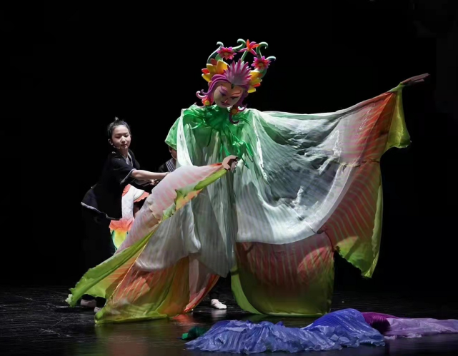 刘烨女儿才10岁就这么美！晒庆生照颜值逆袭终于像妈，混血脸太绝