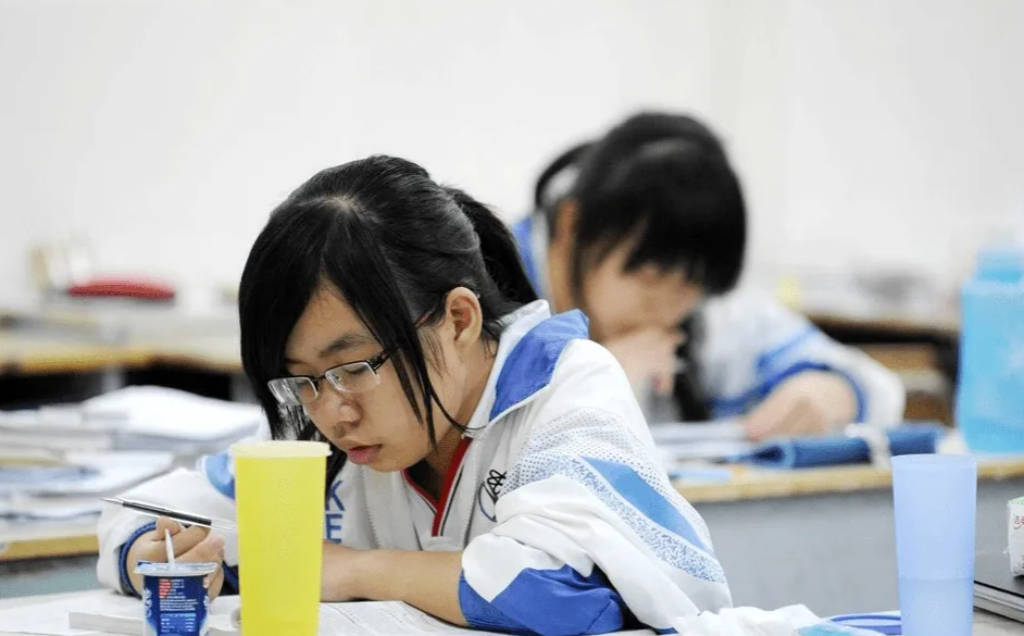 2022年高考生迎来消息，“分数线”可能有调整，理科或高于文科