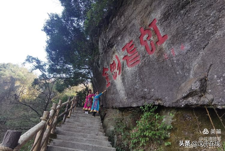 來此處踏青，不負(fù)春光不負(fù)卿