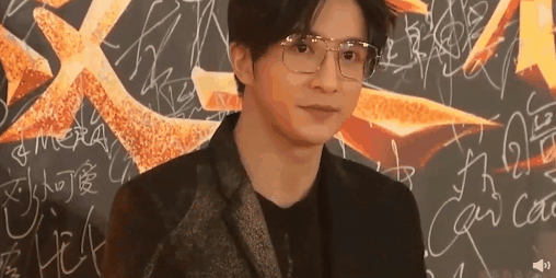 男明星在红毯上作的“怪”，穿丑衣、爱作妖，风头出尽