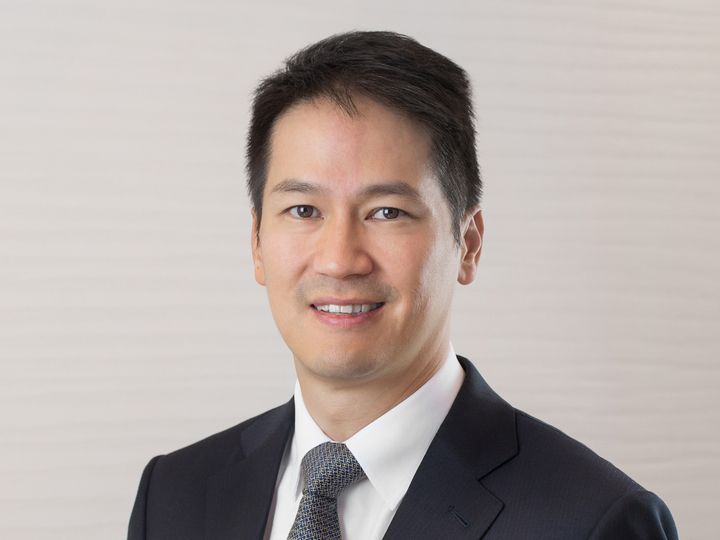 伍伟国不过伍伟国很明显很满意这个二婚妻子,他曾讲过:"好开心识到渠