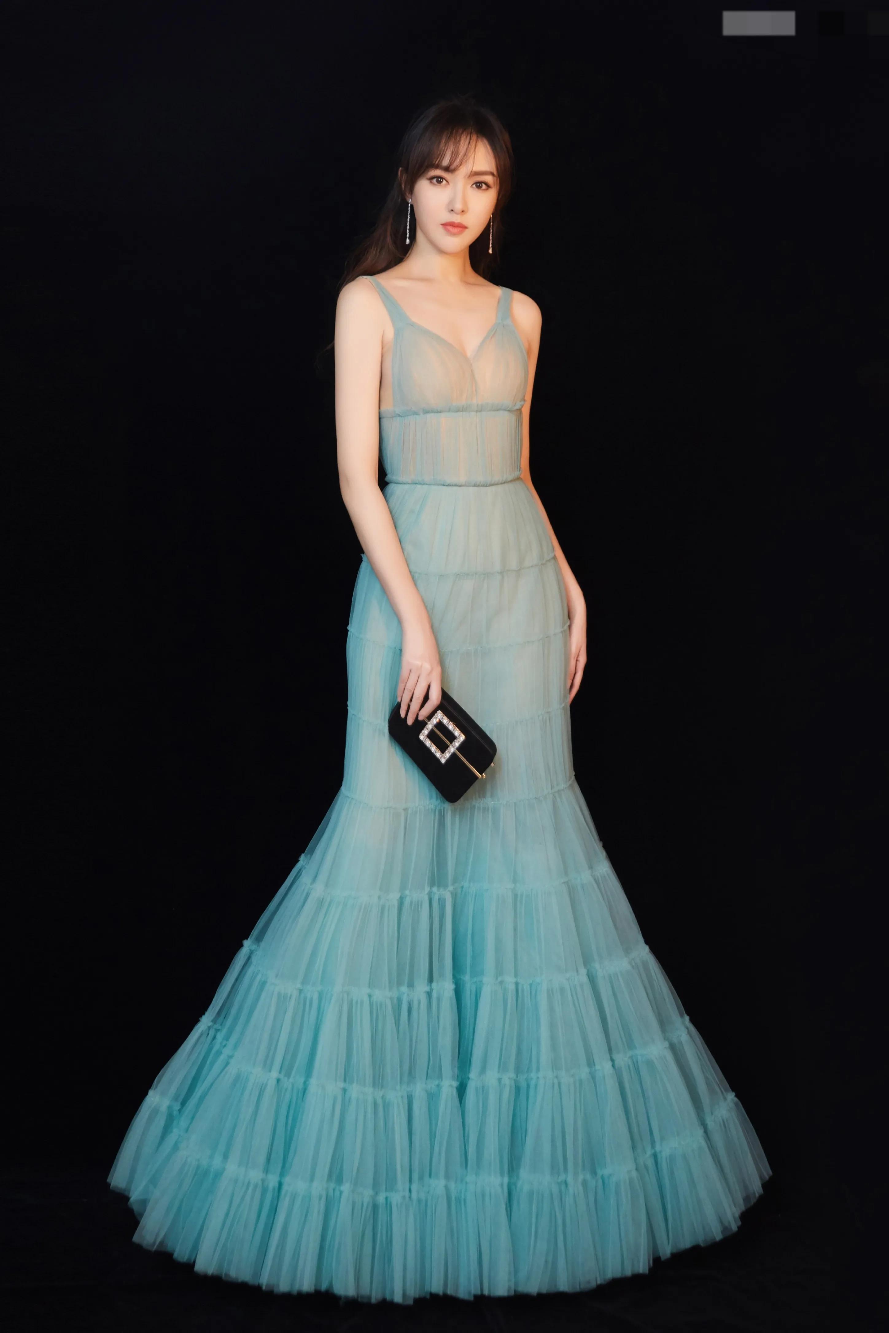 唐嫣蓝色礼服，好清纯