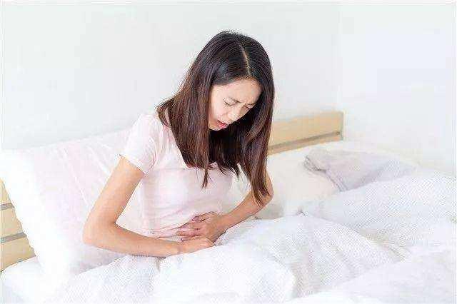 女性来例假时，突然流出一股血块，是身上掉下的一块肉吗？
