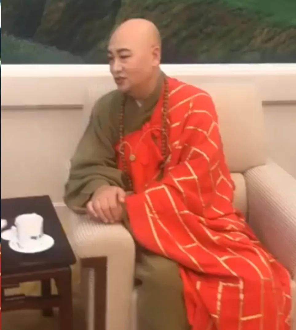 迟重瑞生活风光(“唐僧”迟重瑞的下场，给很多想赘入豪门的男星提了个醒)