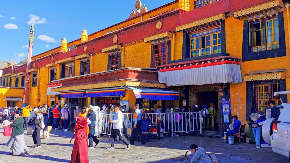 盘点全国10大求财最灵的寺庙，前仨歪果仁都喊真香，争着上头香