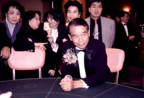 从卖黄金到千亿身家，周大福如何富过三代？