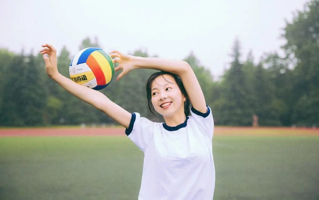 女生“上过大学”和“没上过大学”的区别，3张图告诉你，很现实