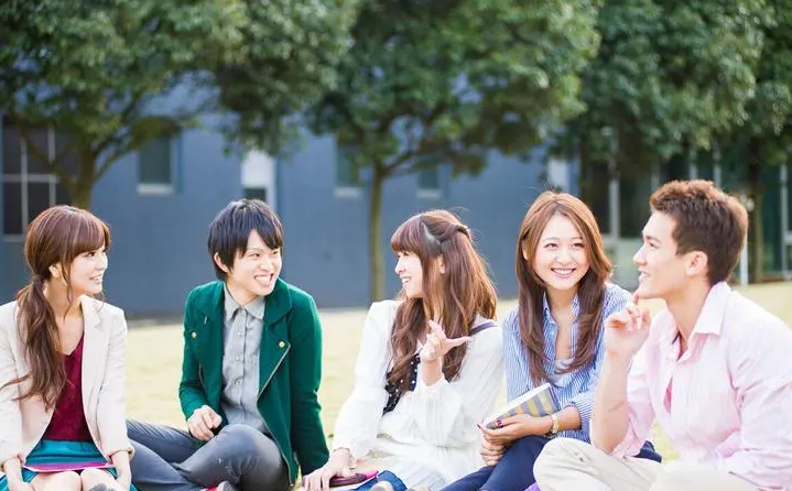 破防了，大四学生收拾行李，却意外发现初恋送的礼物“暗藏玄机”