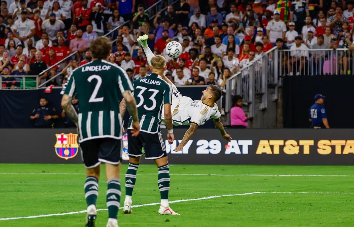 裘德·贝林汉姆和何塞卢的进球帮助皇马2-0击败曼联。