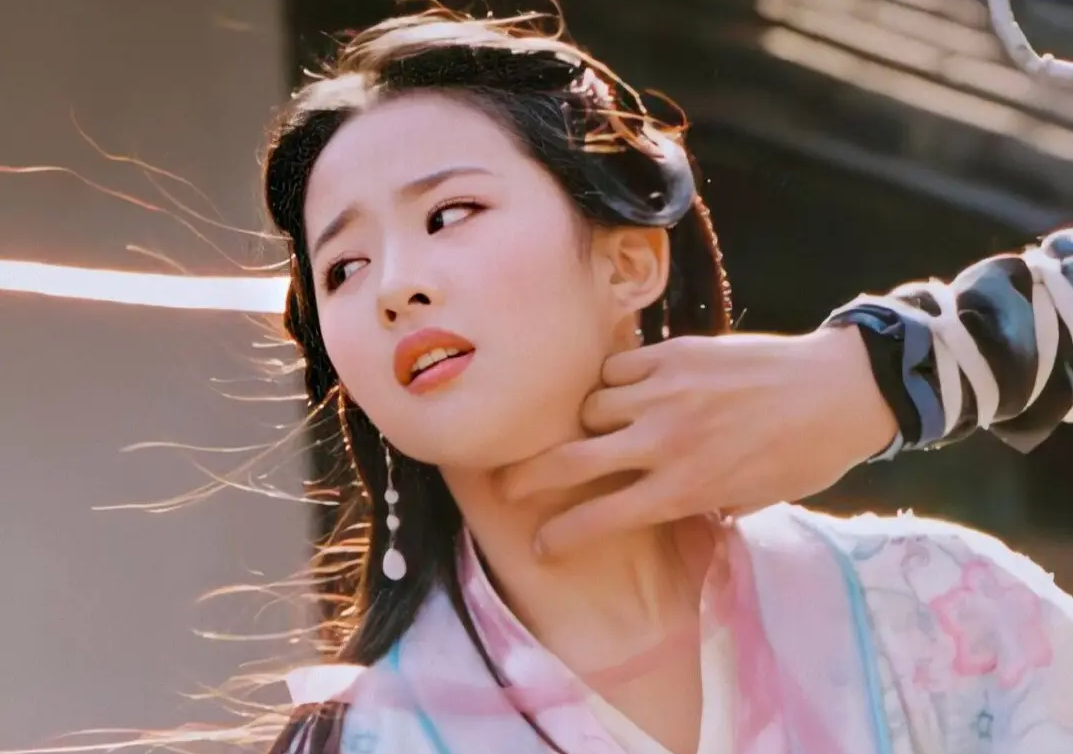 说到回眸一笑,刘亦菲的王语嫣不在其中可说不过去.