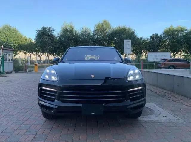 第4代保时捷卡宴到港，4.0T+4出排气，网友：选配就是一辆普拉多