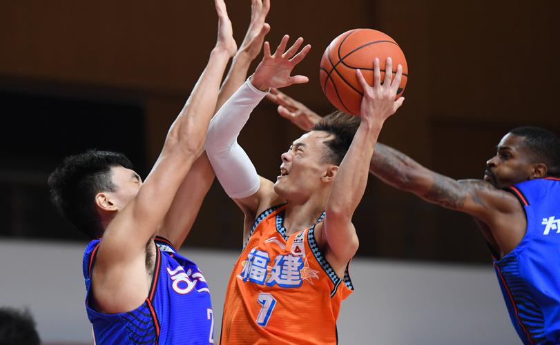 cba汤杰岳阳哪里人(汤杰的故事：CBA速度最快的男人，无缘NBA，将成为广东队的救星)