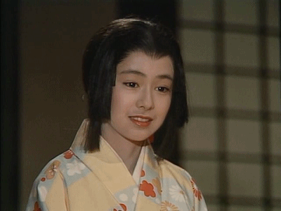 日本国民美少女始祖，曾和成龙一起主演电影！无数粉丝求她复出…