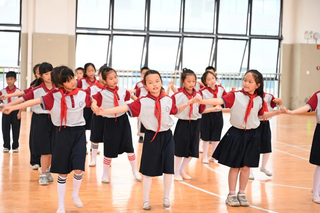美在附小——记天府新区新兴中学附属小学开展第一届艺术节