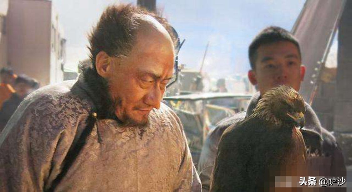 为了瓦解土匪,对座山雕比较优待,每天吃饭都有肉.