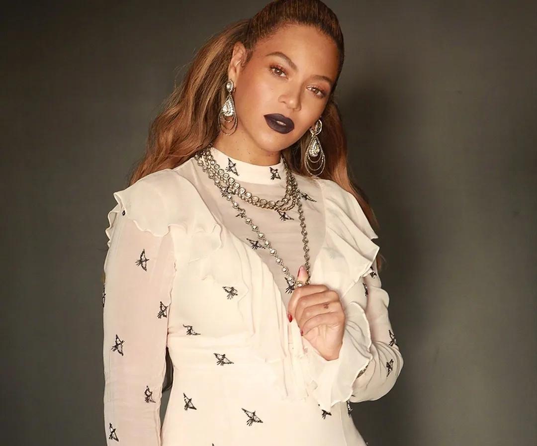 nba主播美娜绯闻(蕾哈娜:只要詹姆斯愿意,我可以写歌唱给他听,杜兰特