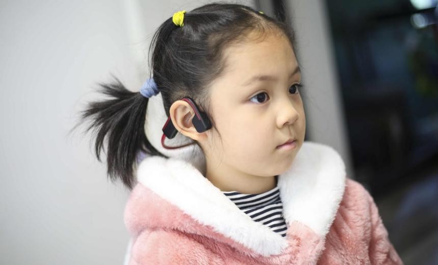 Sanag推出新形态气传导耳机产品，无需塞进耳朵就能听歌
