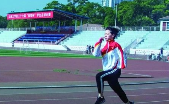 1994年，拾荒老人收养一独臂女弃婴，捡废品供她上学，如今怎样了