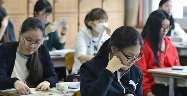 何碧玉：河南女神童，14岁考进清华，毕业留美不愿回国