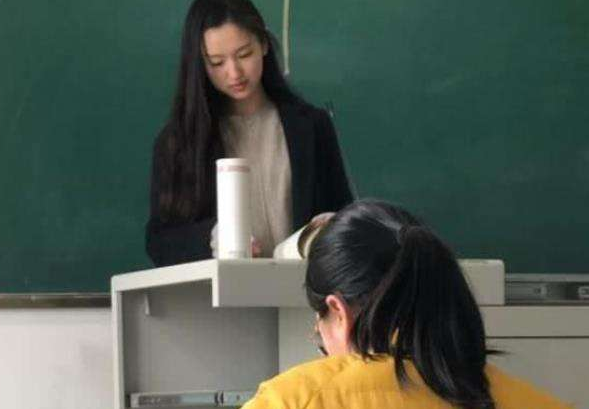 上海复旦副教授工资单火了，月工资不到1万，引热议：能活得起吗