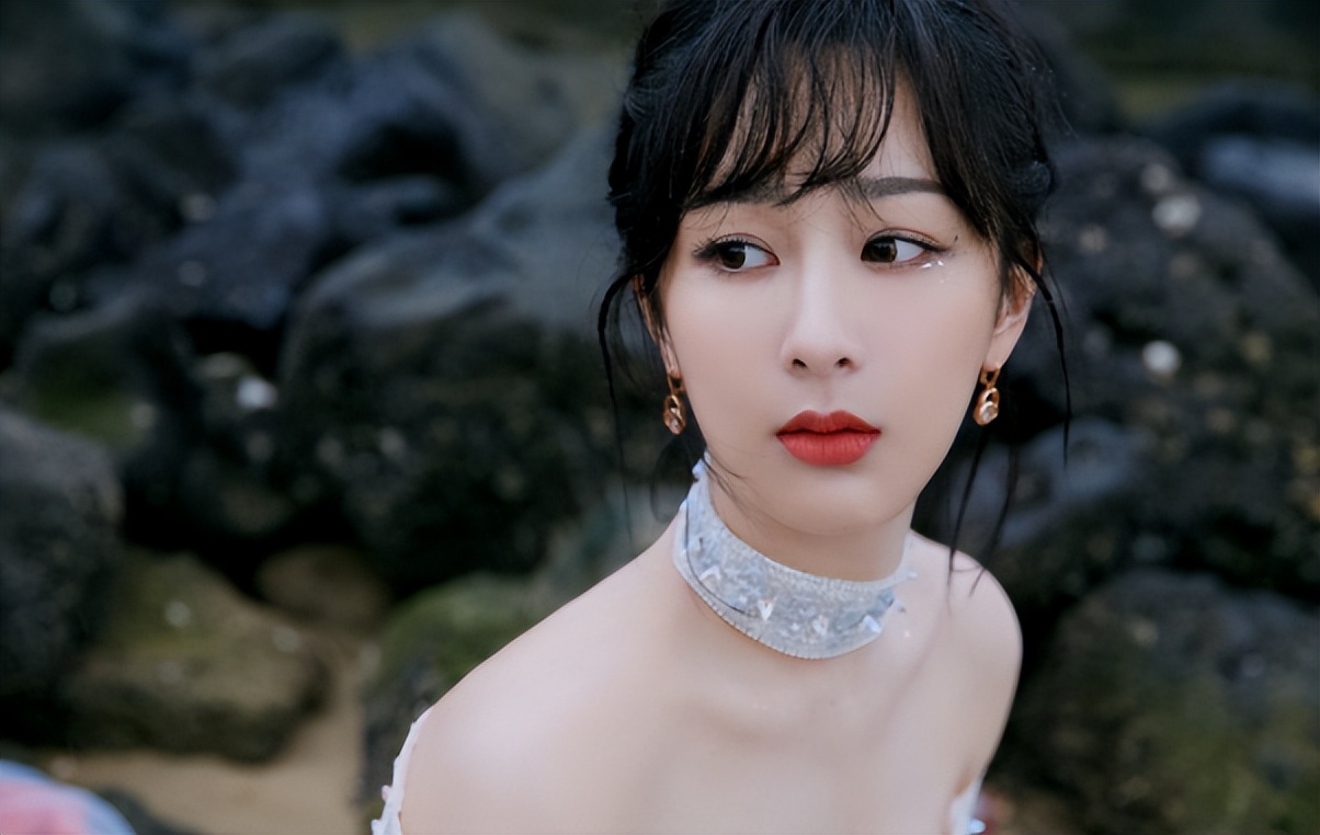 杨紫明明可以凭演技吃饭,为什么她却执着用颜值!