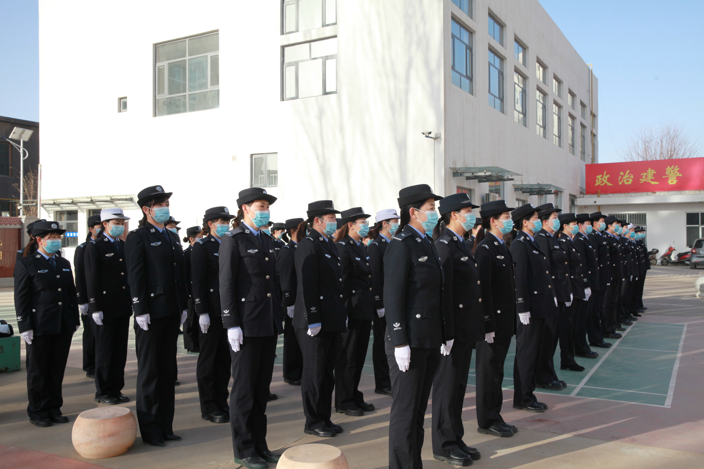 铿锵警花印初心 灼灼芳华绽警营——靖边县公安局开展庆祝“三八”妇女节系列活动
