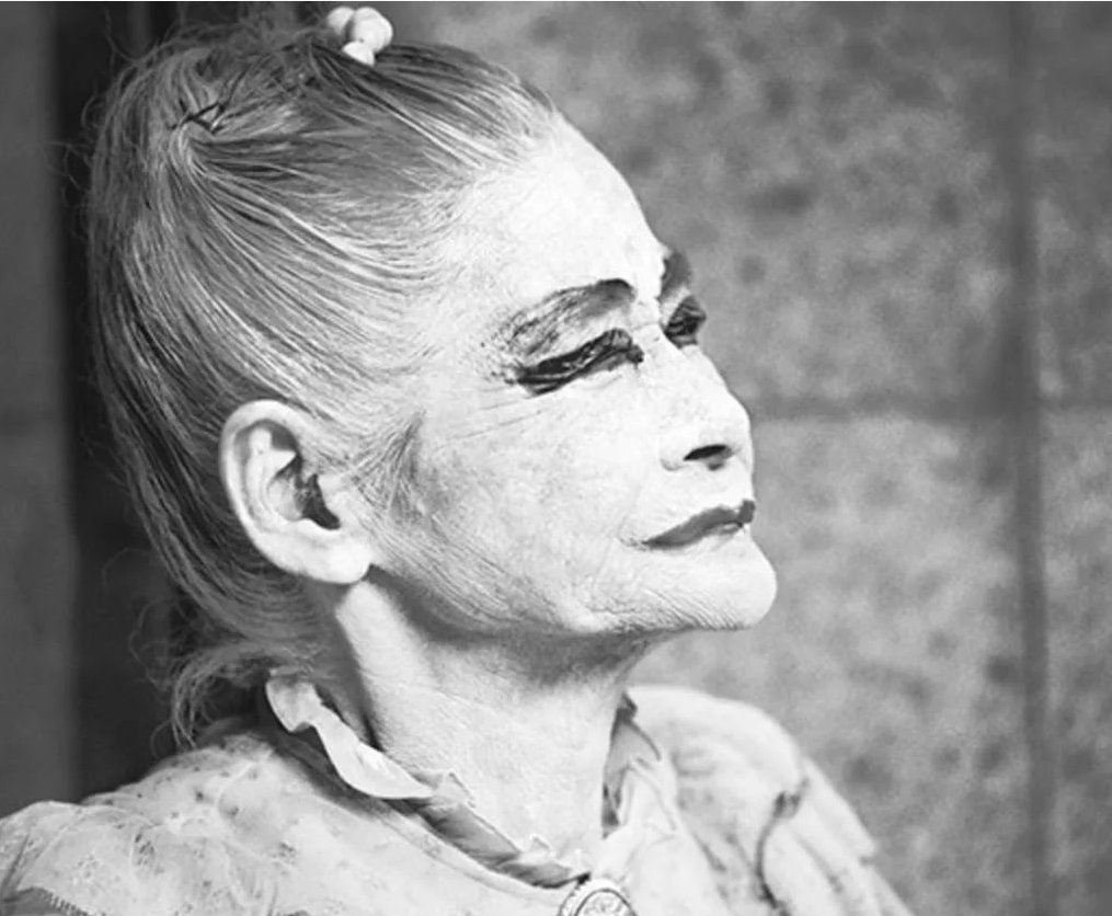 日本烟花女子74岁高龄仍站街，60年不间断拉客，却备受日本人尊重