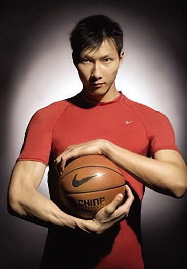 林书豪在nba什么水平(在NBA效力期间，林书豪的表现却比阿联更出色，这是什么原因？)