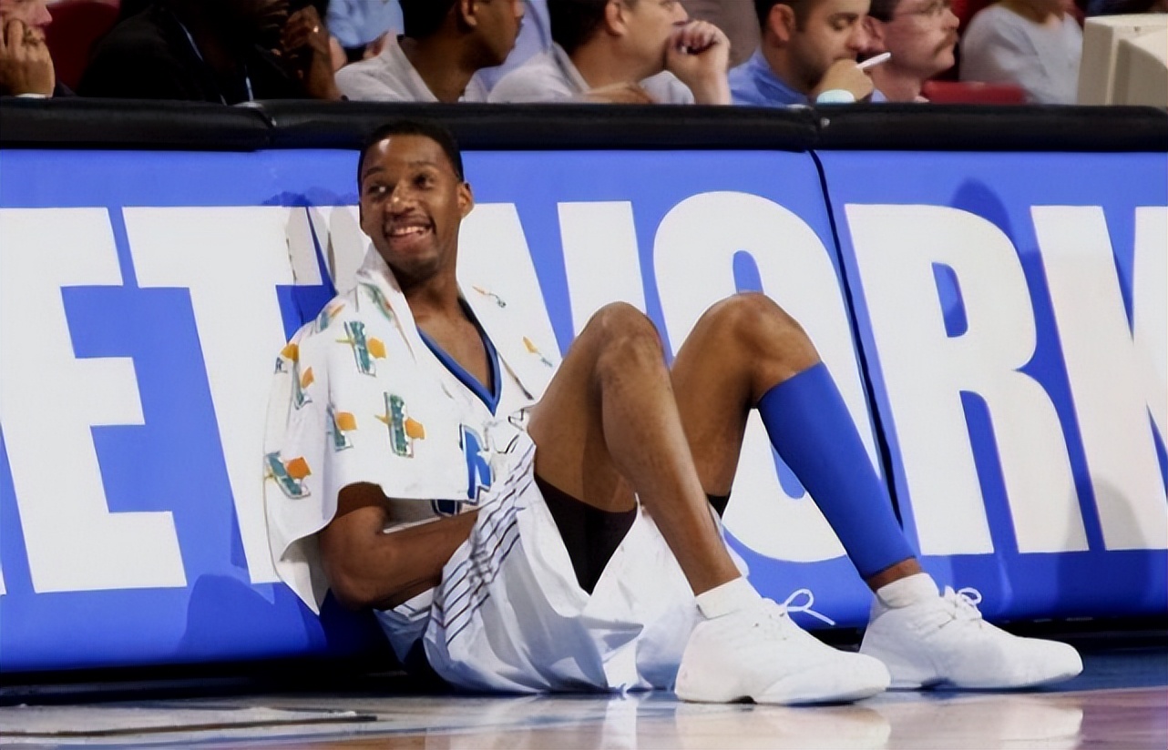 nba有哪些大长腿（让女生都羡慕和嫉妒！NBA球星长腿有多夸张？张伯伦最离谱）-华海博客