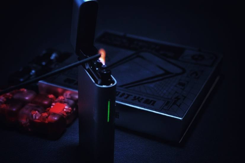 科技与时尚相融，极蜂等离子电弧打火机，父亲节送礼好选择