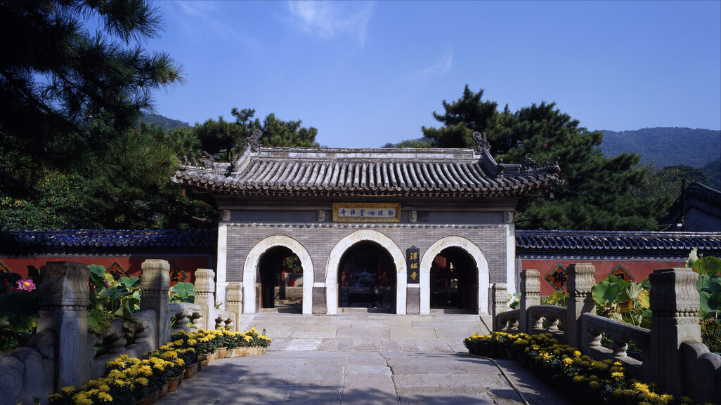 盘点全国10大求财最灵的寺庙，前仨歪果仁都喊真香，争着上头香