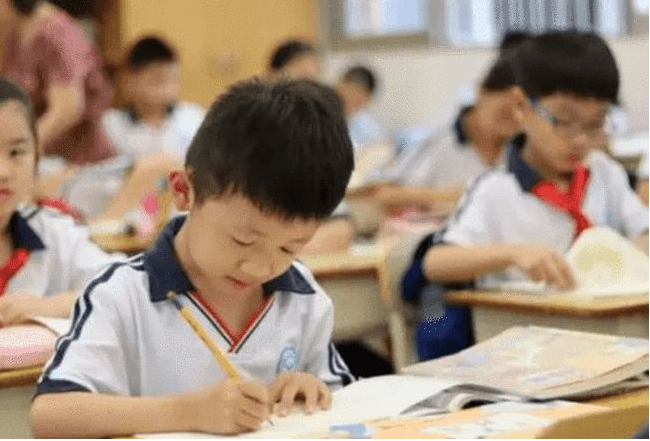 我家的双面人：当大人教会我什么是表里不一时