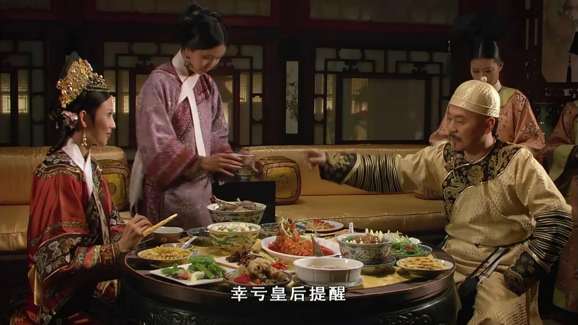 比如开场这次,皇帝如皇后所料,的确去她那里用膳了,皇后也是真的开心