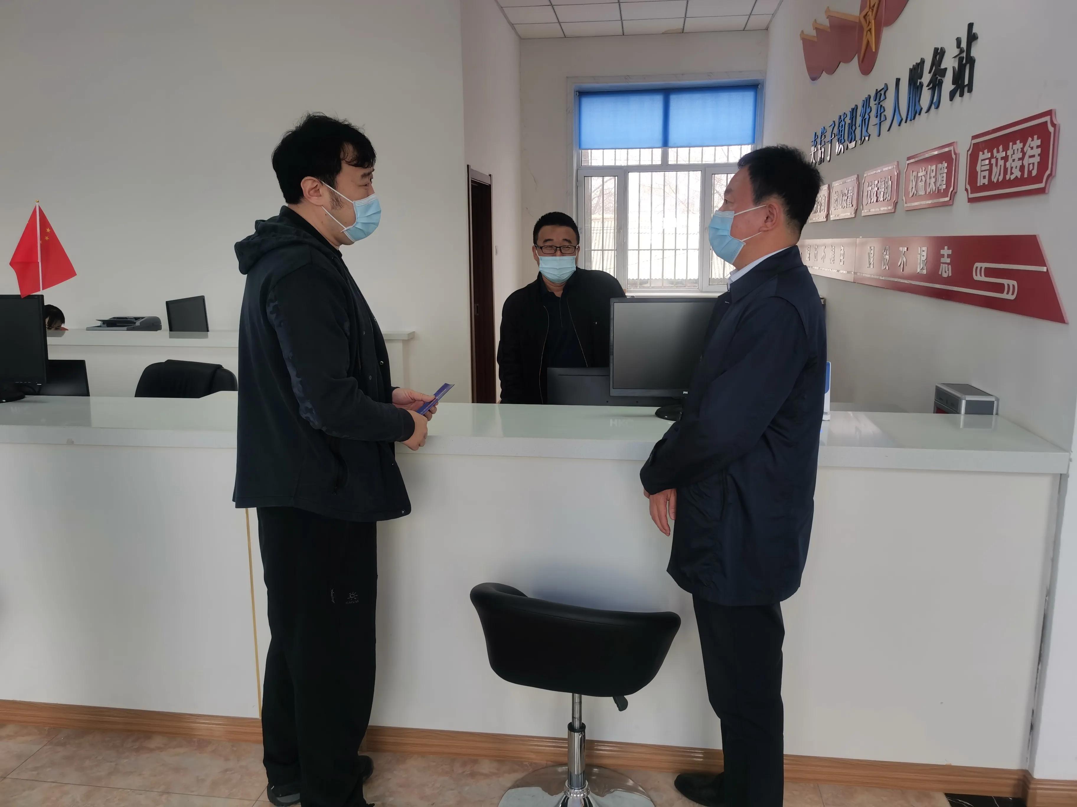 宝清县副县长刘通海到便民服务大厅调研